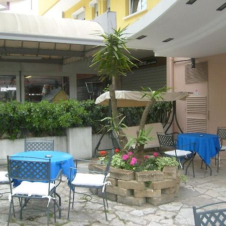 Hotel Bel Air Rivazzurra Di Rimini Bagian luar foto