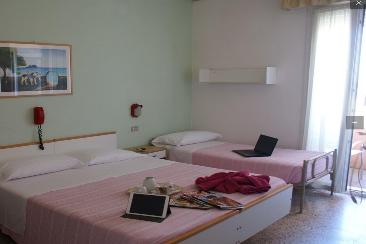 Hotel Bel Air Rivazzurra Di Rimini Bagian luar foto