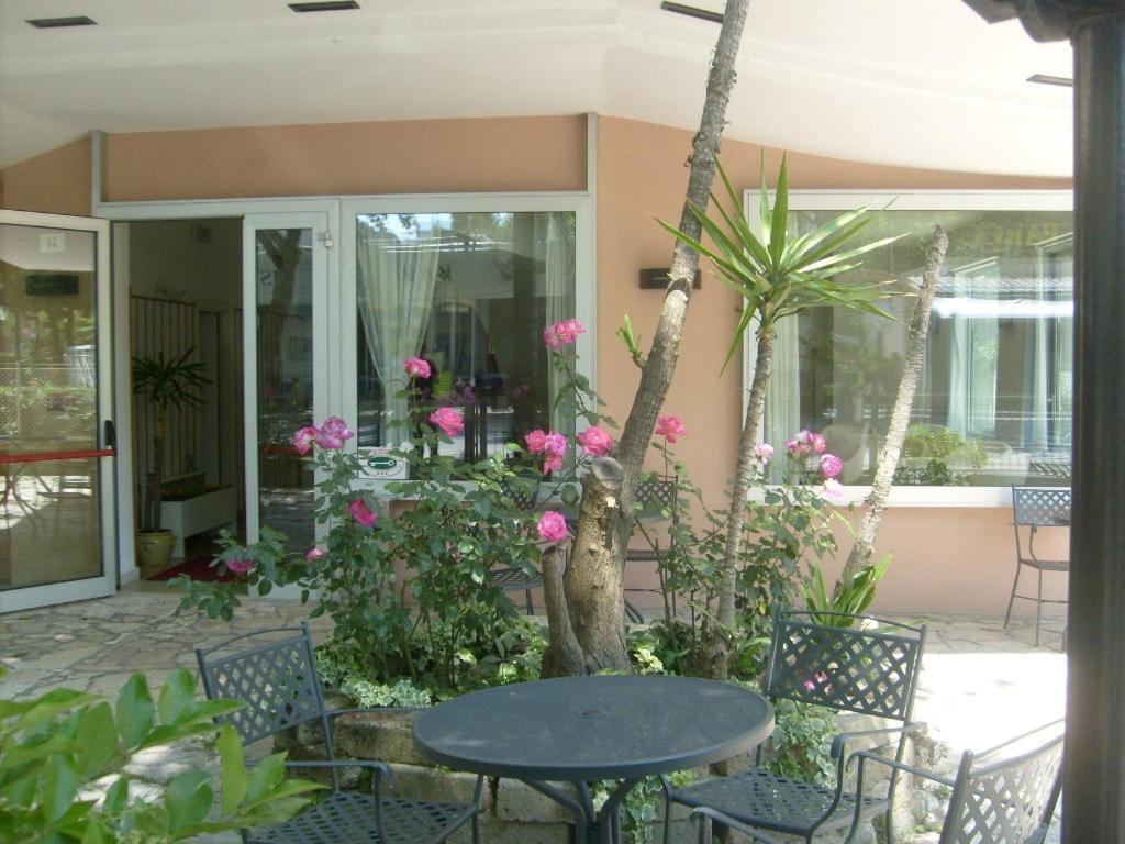 Hotel Bel Air Rivazzurra Di Rimini Bagian luar foto