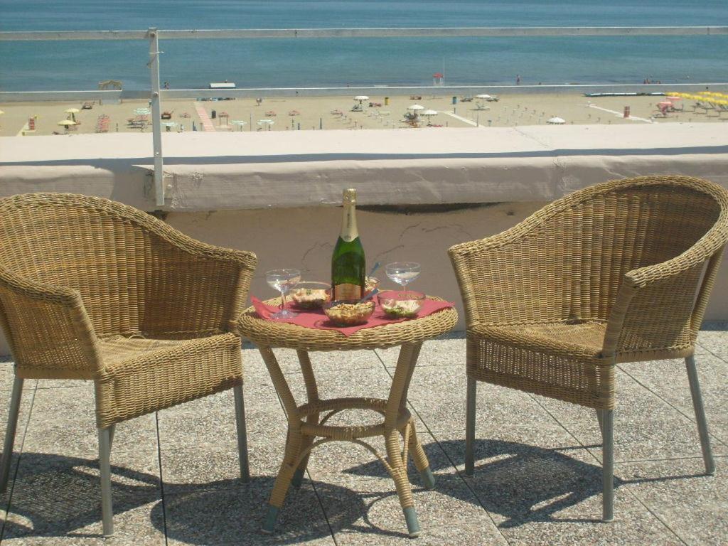 Hotel Bel Air Rivazzurra Di Rimini Bagian luar foto