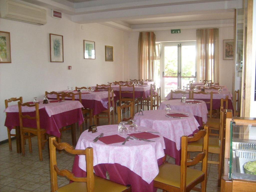 Hotel Bel Air Rivazzurra Di Rimini Bagian luar foto